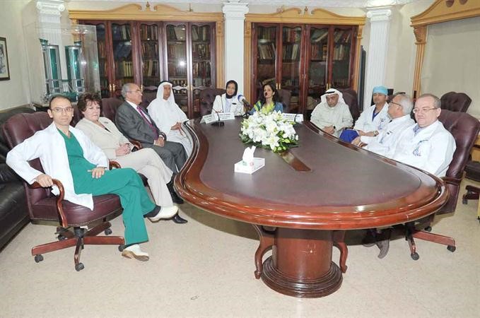 ممثلو مستشفى هادي ومستشفى ماساتشوستس لدى توقيع العقد	 اسامة ابوعطية﻿