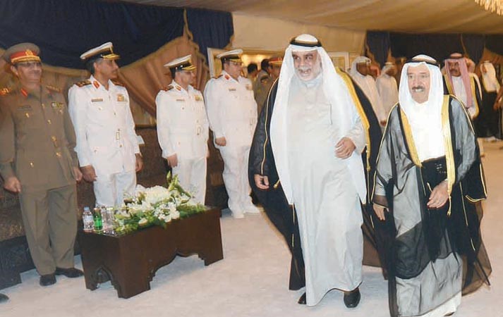 وسموه لدى وصوله الى نادي ضباط الجيش وفي استقباله الفريق الشيخ احمد الخالد وكبار الضباط