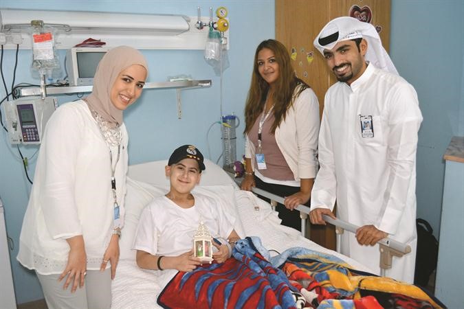 بعض مسؤولي البنك خلال الزيارة﻿