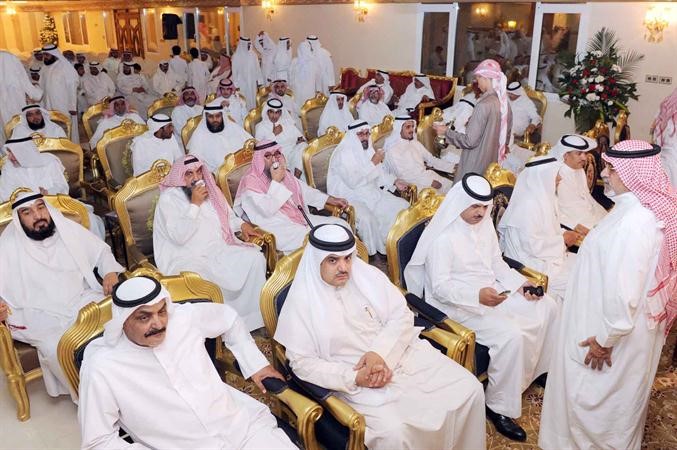 جانب من الحضور في ديوان يوسف ابورقبة