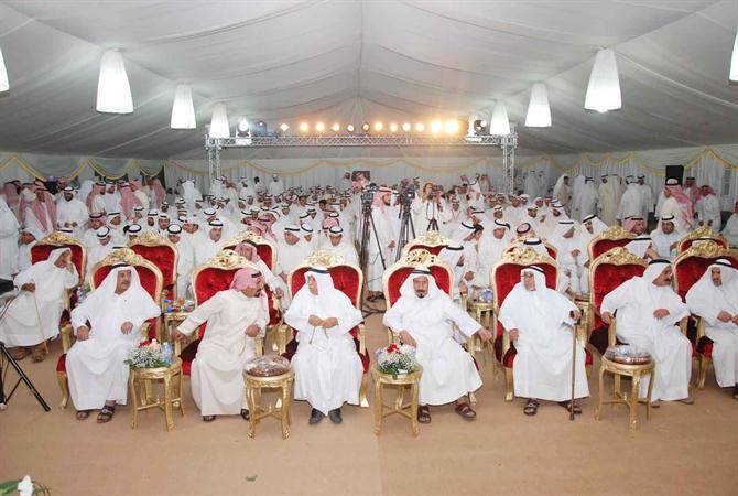ناخبو الدائرة الرابعة في المقر الانتخابي لعبدالله العدواني