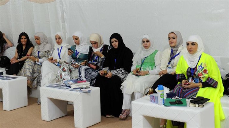 نائبات الدائرة يستمعن الى سامي المضف﻿