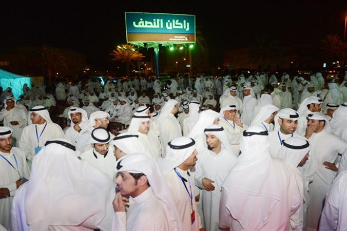 ناخبو الدائرة الثانية احتشدوا في مقر المرشح راكان النصف