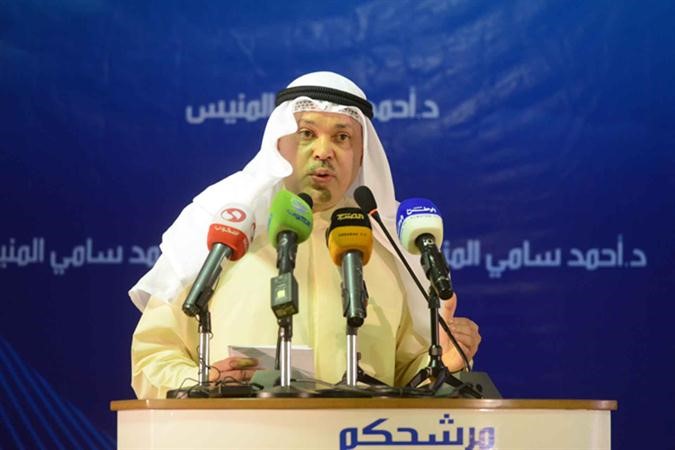 احمد المنيس متحدثا الى ناخبي الدائرة الثالثة
