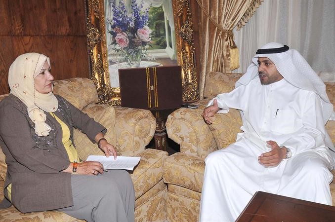 محمد الجبري متحدثا للزميلة زينب ابوسيدو﻿