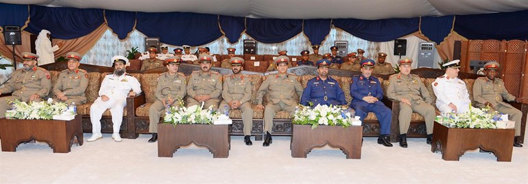 عدد من كبار ضباط الجيش في مقدمة الحضور﻿
