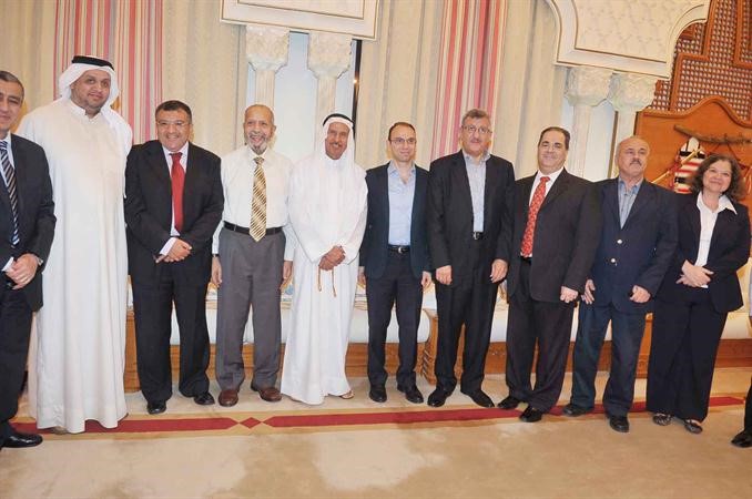 فهد الميلم ودمحمد الشربيني مع بعض الحضور﻿