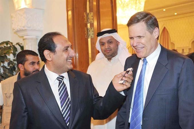السفير ماثيو تولر متحدثا للزميل اسامة ابوالسعود﻿