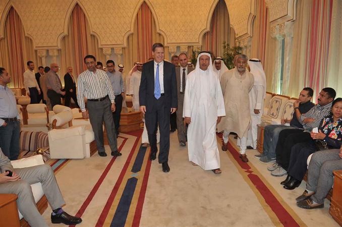 فهد الميلم مرحبا بالسفير الاميركي لدى وصوله﻿