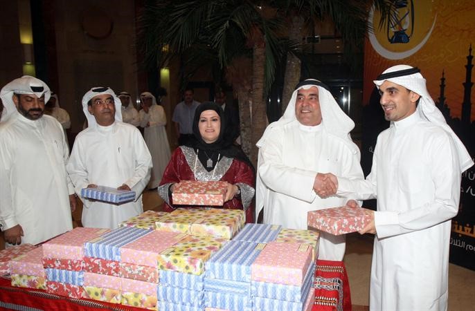 م جاسم البدر مكرما احد الموظفين﻿