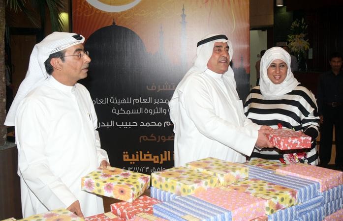 وتكريم موظفة﻿