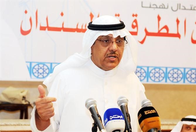 النائب السابق مبارك الخرينج متحدثا الى ناخبي الرابعة
