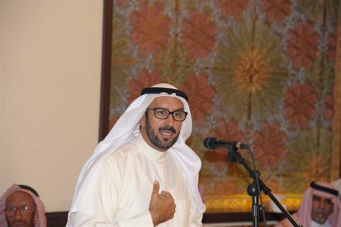 حسين الدوسري متحدثا الى ناخبي الدائرة الخامسة
