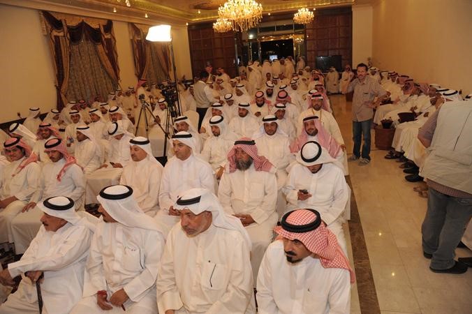 جانب من الحضور في ديوان الدوسري
