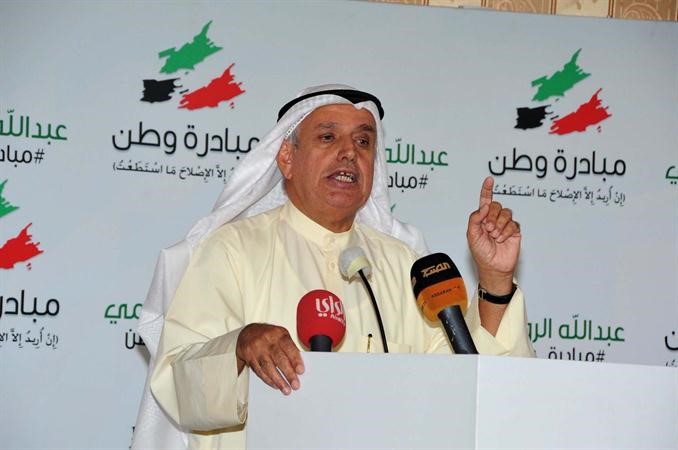 النائب السابق والمرشح عبدالله الرومي متحدثا الى الناخبين
