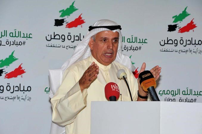 عبدالله الرومي متحدثا للحضور