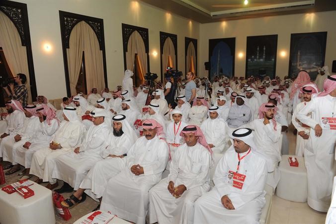اهالي الدائرة الخامسة في المقر الانتخابي لناصر المري