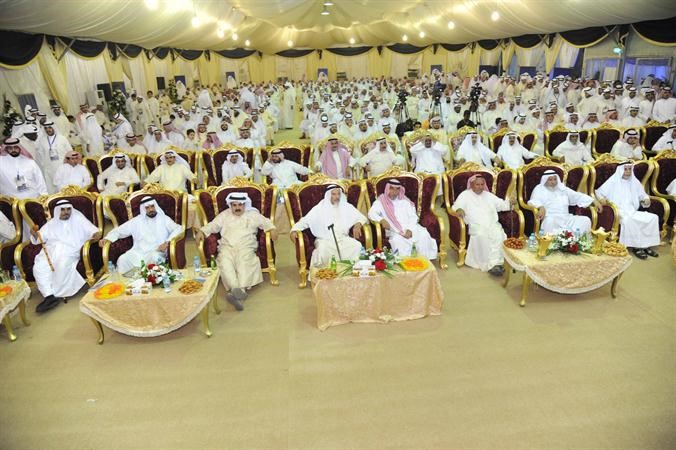 ناخبو وابناء الدائرة الرابعة محتشدون في مقر عسكر العنزي
﻿
