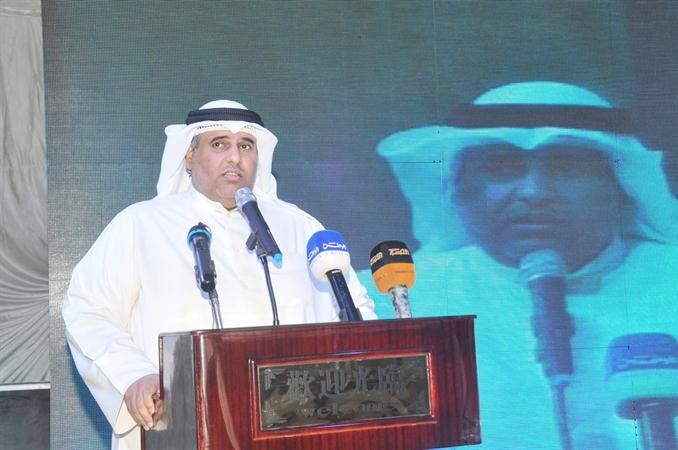 طلال العنزي متحدثا
