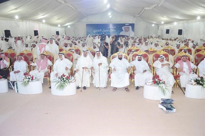ابناء الدائرة في المقر الانتخابي لطلال العنزي
