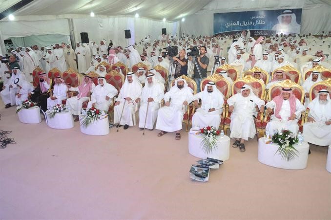 اهالي الدائرة الرابعة يستمعون لطلال العنزي