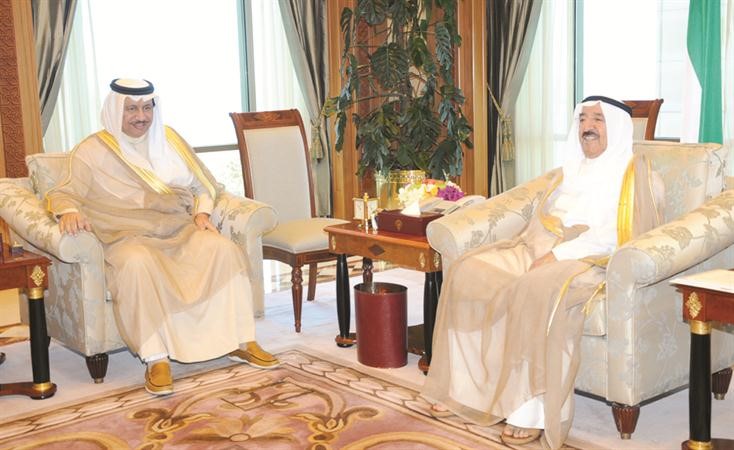 صاحب السمو الامير الشيخ صباح الاحمد مستقبلا سمو رئيس الوزراء الشيخ جابر المبارك﻿