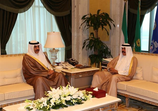 سمو ولي العهد الشيخ نواف الاحمد مستقبلا الشيخ صباح الخالد