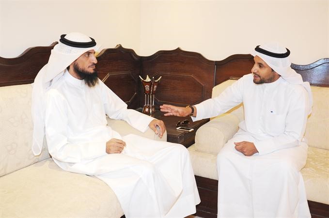 جابر المحيلبي متحدثا للزميل ماضي الهاجري﻿