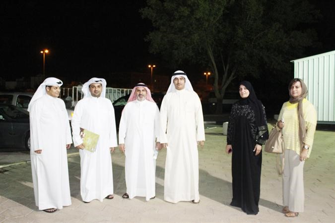 وكيل القطاع المالي مع احد فرق وزارة التربية﻿