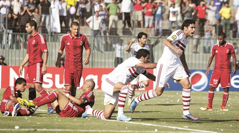 فرحة لاعبي الزمالك بهدف احمد جعفر في مرمى الاهلي	رويترز﻿