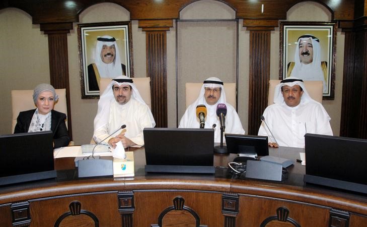 بدر الذياب ومالك غلوم وعماد خورشيد خلال المؤتمر﻿