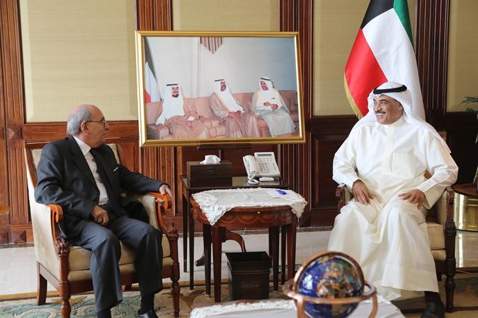 الشيخ صباح الخالد خلال لقائه سفير كوبا﻿