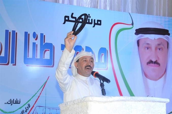 محمد طنا يرفع عقاله للناخبين﻿