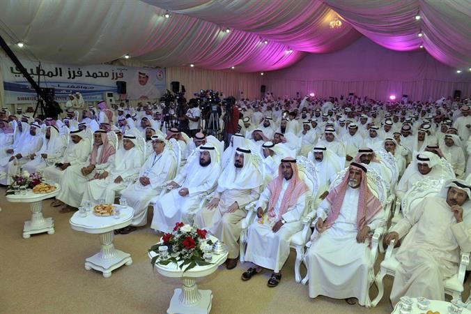 ابناء الدائرة الرابعة في المقر الانتخابي لفرز المطيري