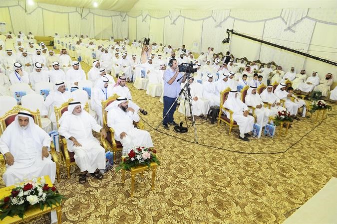 حشد من الحضور