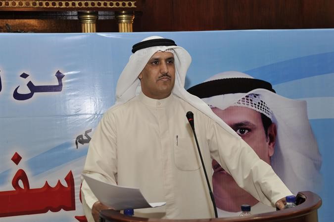 يوسف ابورقبة العتيبي متحدثا لناخبات الخامسة هاني عبدالله