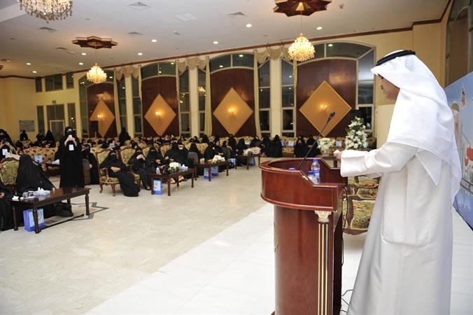 يوسف ابورقبة العتيبي في ديوانه يخاطب نساء الخامسة