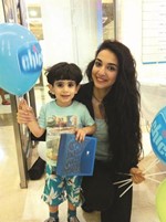 توزيع الهدايا على الاطفال
