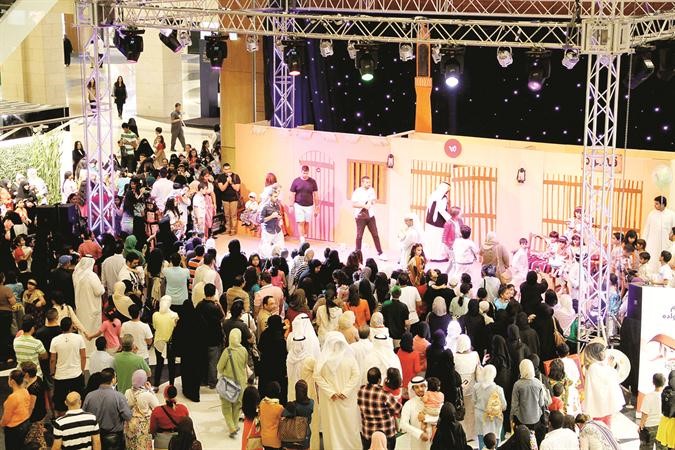 جمع غفير من الحضور في مول 360