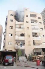 دخان كثيف انبعث من داخل الشقة ودفع الاطفاء الى اخلاء البناية﻿