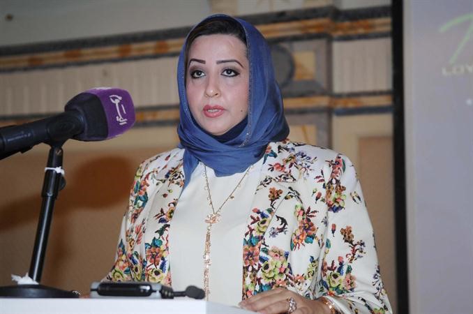 الوزيرة ذكرى تلقي كلمتها