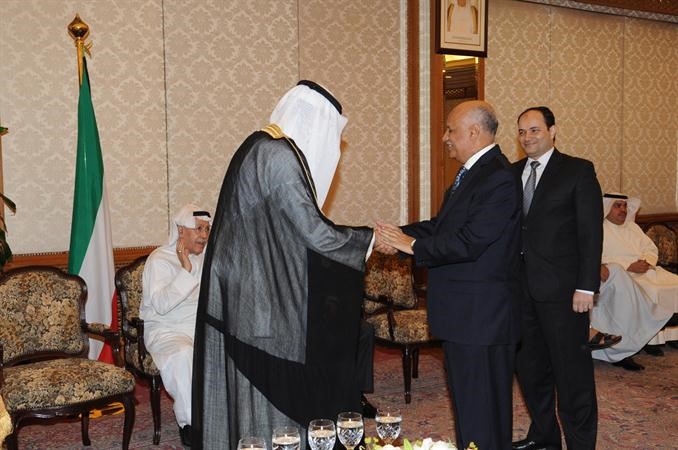 السفير عبدالكريم سليمان والمستشار الاعلامي محمد فوزي يهنئان