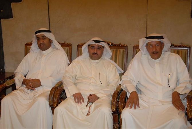 حمد السريع مع بعض ناخبي الدائرة