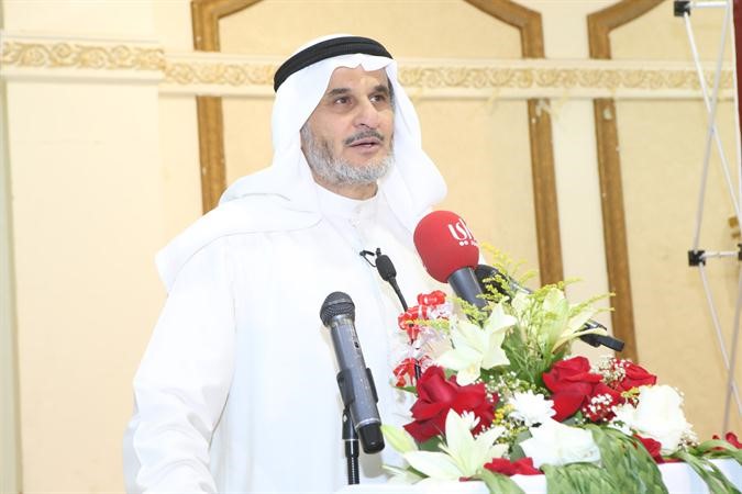 مبارك المطوع متحدثا الى ناخبات الثانية
