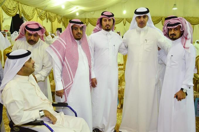 ماضي الهاجري متوسطا انصاره ومؤيديه
