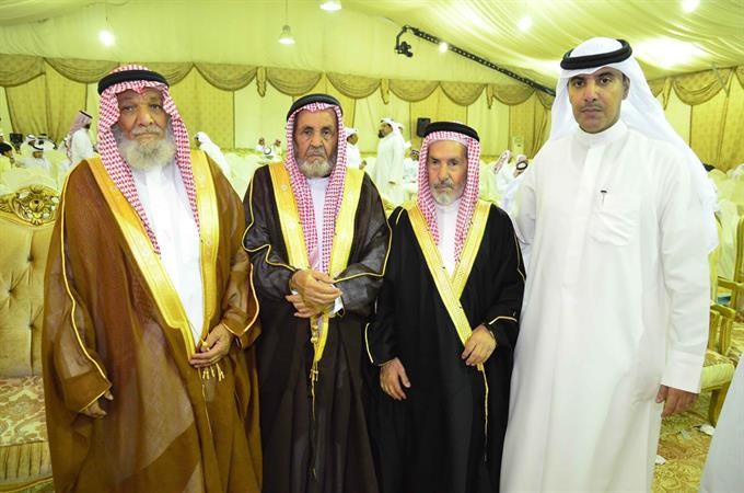 ماضي الهاجري مع شيوخ قبيلة الهواجر