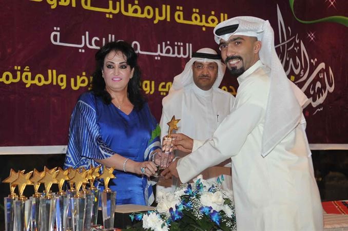 تكريم احد الحضور﻿
