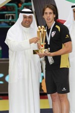 المحمد مقدما جائزة افضل لاعب في البطولة