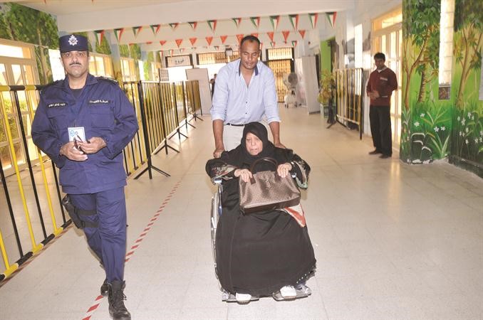 ناخبة كبيرة في السن حرصت على الادلاء بصوتها