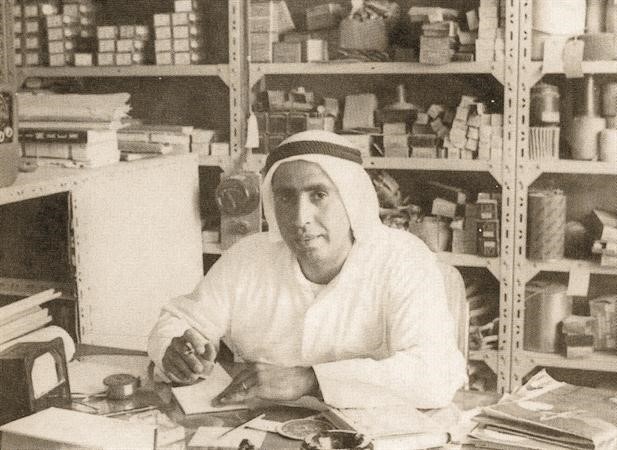 صورة تعود الى عام 1954 اثناء تواجد شيخان في محله